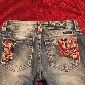 Miss Me sz 26 skinny capris w/beautiful stitching and embellishments, Christmas
